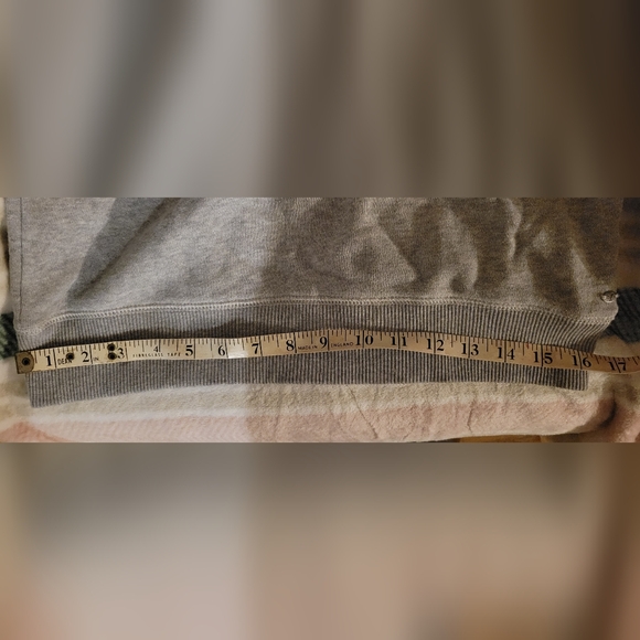 American Eagle Outfitters cute gray sweatshirt with penguins - Picture 3 of 6